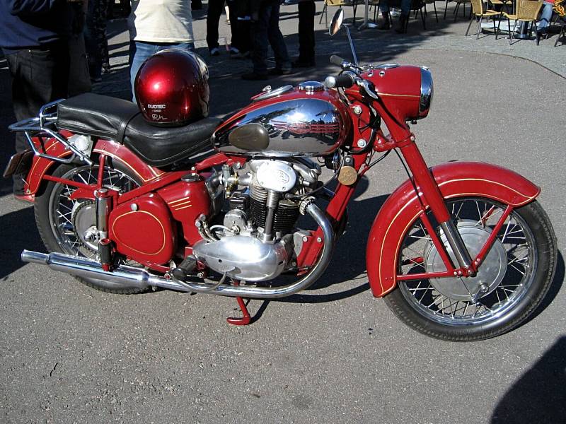 1 ⁄ 2    Více informací Motocykl Jawa 500 OHC (Typ 15)