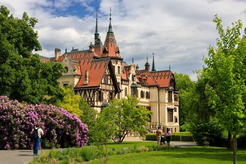 Beautiful,Historic,Castle,Lená,In,The,Area,Of,??the,Zoo