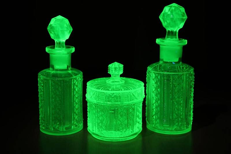 Art,Deco,Molded,Green,Uranium,Glass,Lit,By,Uv,Light