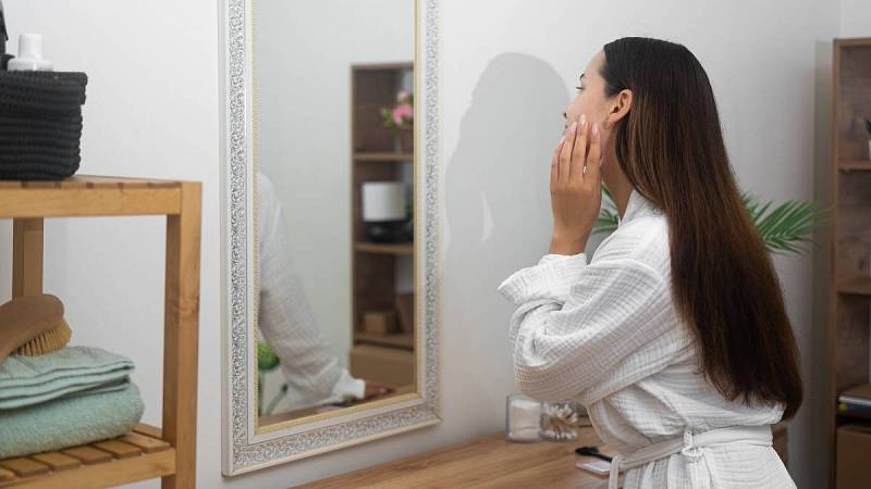 Pohledem do zrcadla můžete odhalit i různé nemoci