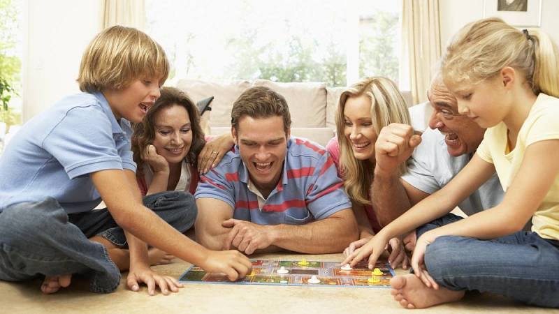 Nebojte se vrátit do dětských let a zahrát si společenskou hru se svými přáteli.