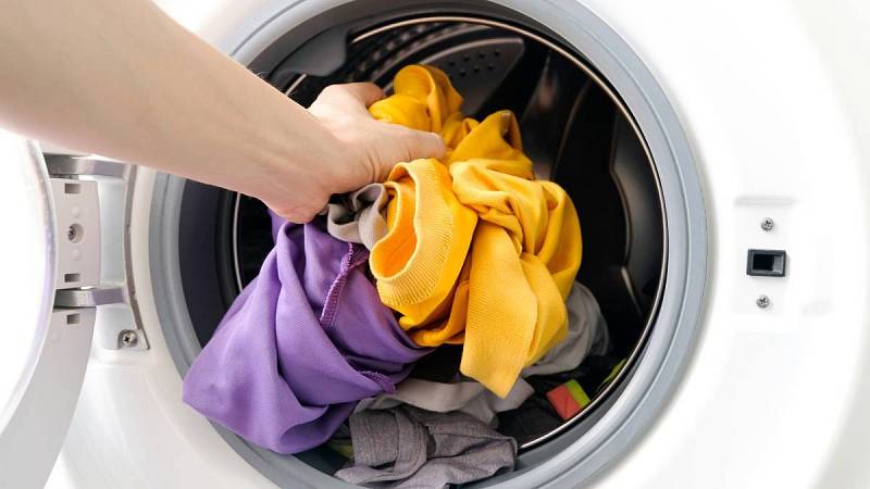 Do pračky můžete dát kypřící prášek nebo ocet, vaše prádlo bude vonět čistotou