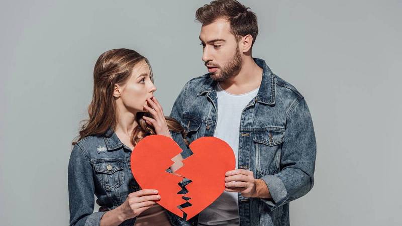 Blíženci se často vznášejí na růžovém obláčku, je pro ně pak o to horší, když jim někdo zlomí srdce