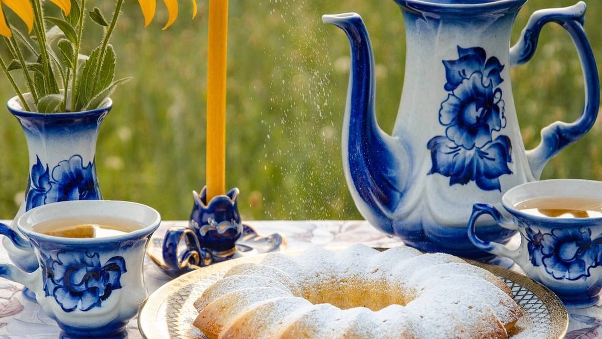 Do dneška z ní kdejaká šedesátnice pije čaj. Sběratelé za ní platí 2 500 Kč minimálně
