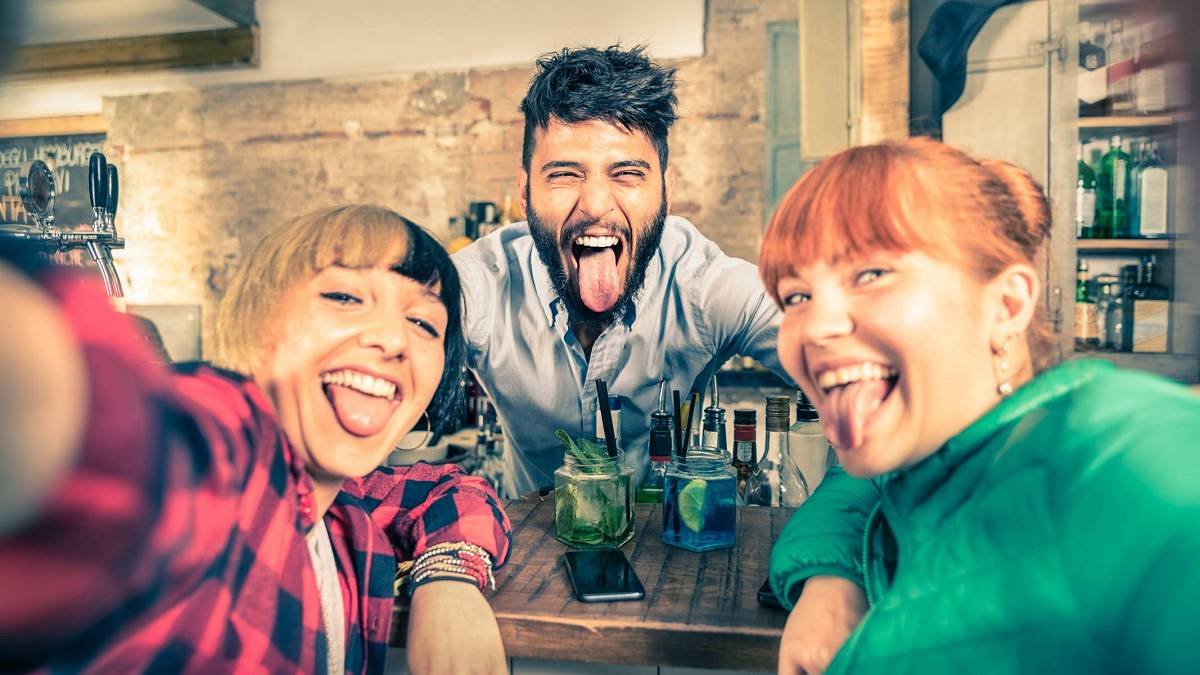 Lev ukazuje své silné osobnostní rysy i při flirtování Lev ukazuje své silné osobnostní rysy i při flirtování