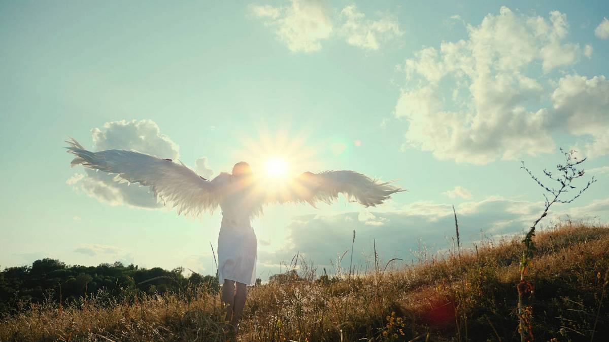Andělská poselství na středu: Blížencům andělé pomohou k nalezení jejich vnitřního já, Kozorozi překonají smutek
