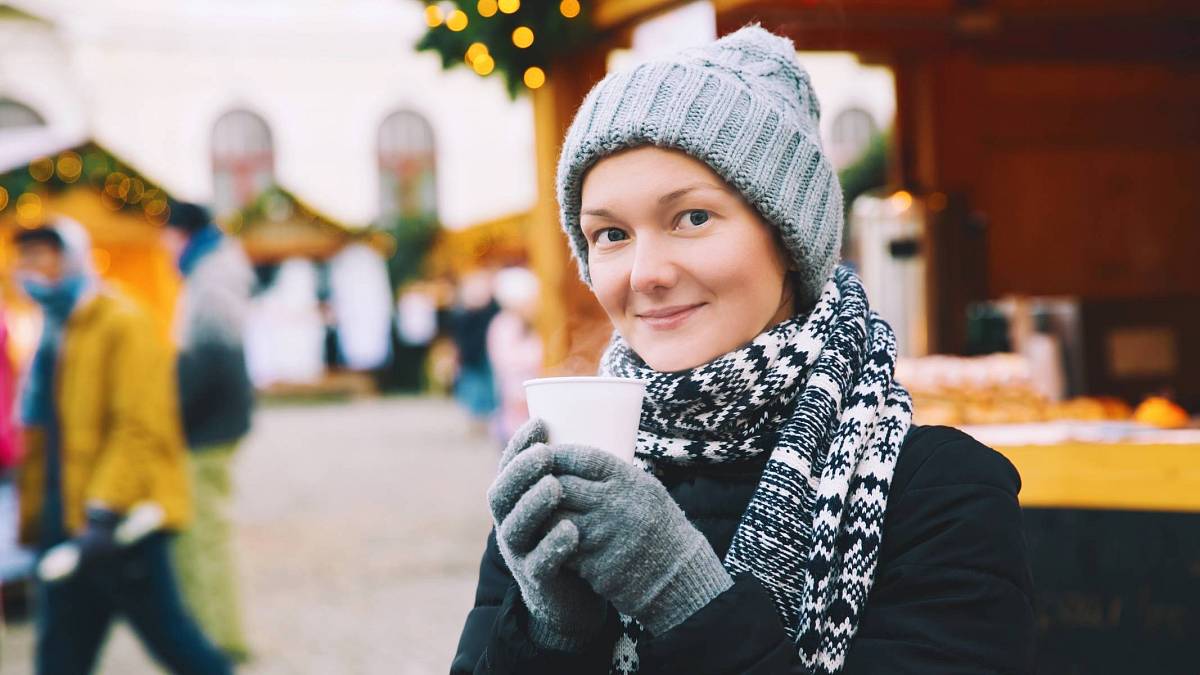 Takhle se liší ceny svařáku na vánočních trzích v Praze. Bylo by výhodnější přinést si vlastní Takhle se liší ceny svařáku na vánočních trzích v Praze. Bylo by výhodnější přinést si vlastní
