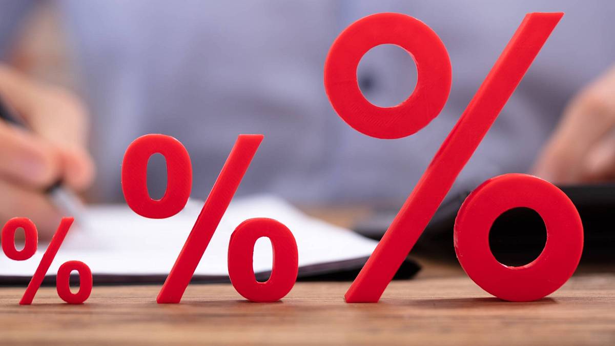 Za poslední měsíc snížilo úrokové sazby u spořicích účtů 5 bank Za poslední měsíc snížilo úrokové sazby u spořicích účtů 5 bank