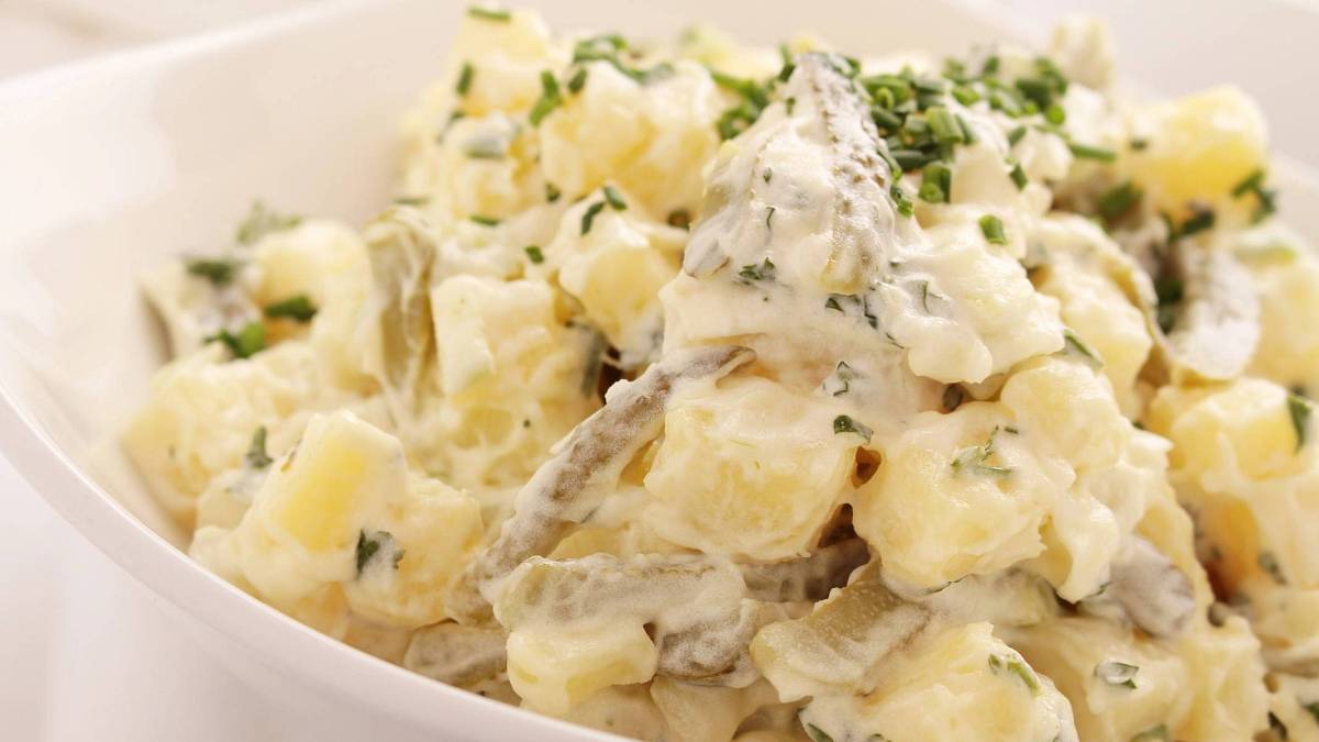Pátrání po tom, zda pochází bramborový salát z Německa, nebo má úplně jiný původ Pátrání po tom, zda pochází bramborový salát z Německa, nebo má úplně jiný původ