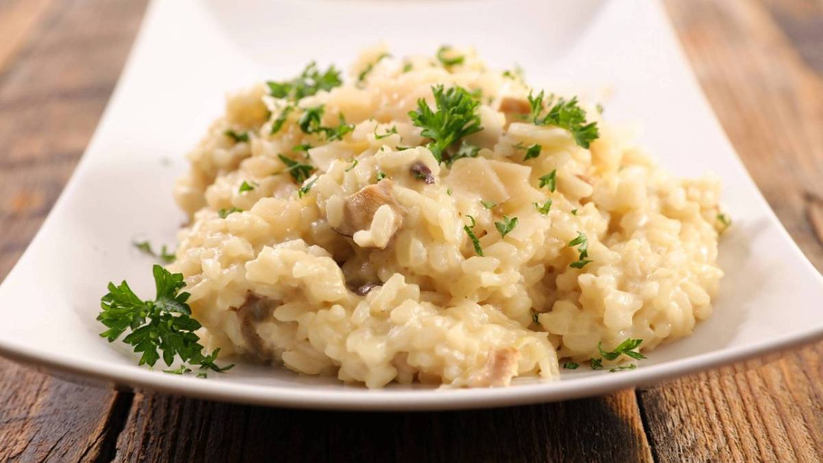 Večeře hotová za 20 minut. Bleskové recepty plné chuti, které zachrání každý hektický večer Večeře hotová za 20 minut. Bleskové recepty plné chuti, které zachrání každý hektický večer