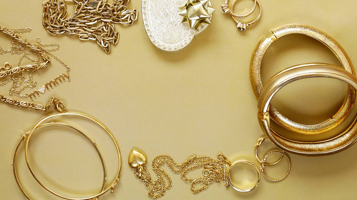 Víte, jak na šetrné čištění zlatých šperků?