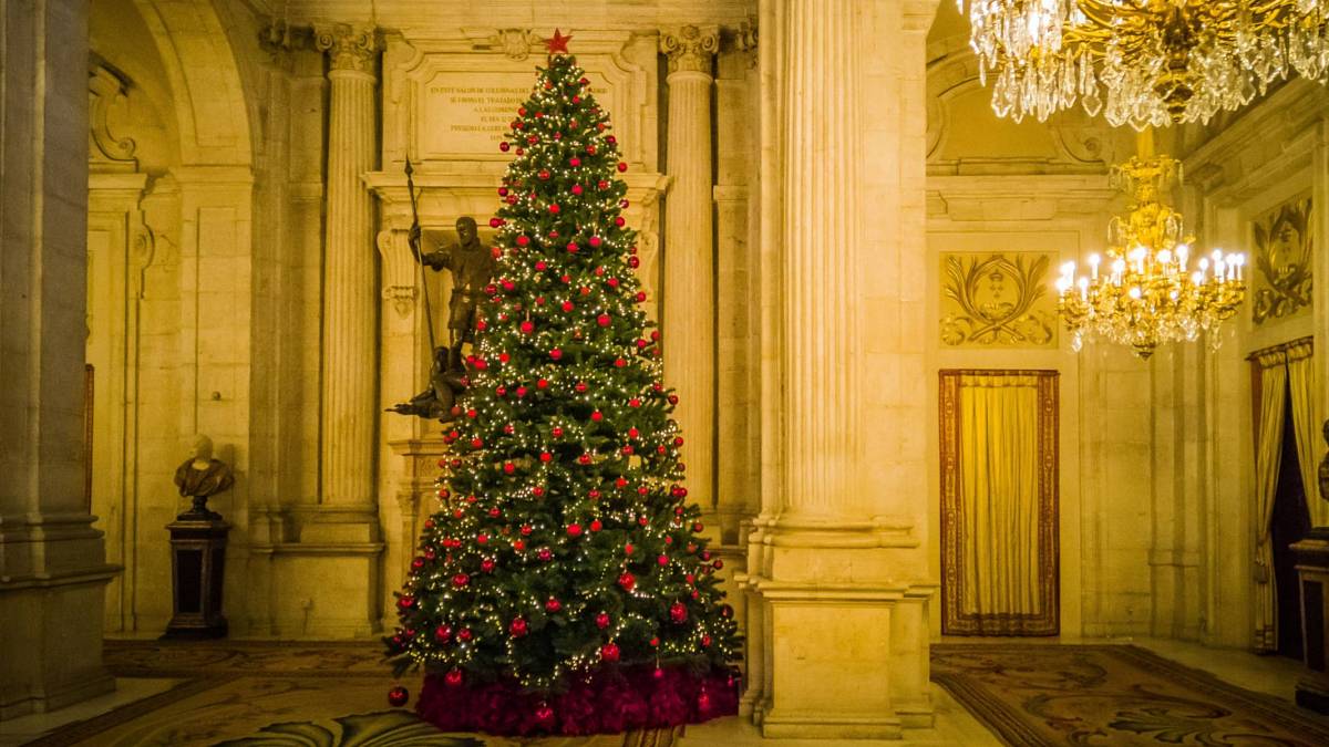 Přečtěte si, jaké vánoční tradice nesmějí chybět na královských dvorech