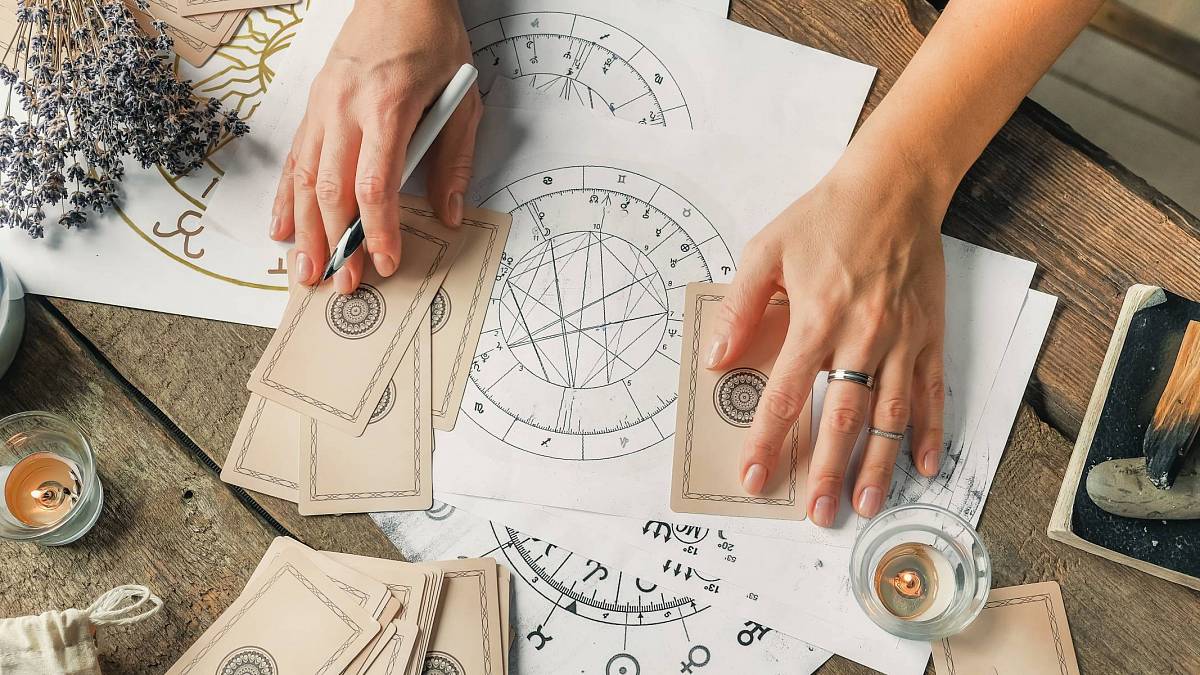 Známé osobnosti od nás i ze zahraničí, které zajímá nebo zajímala astrologie Známé osobnosti od nás i ze zahraničí, které zajímá nebo zajímala astrologie