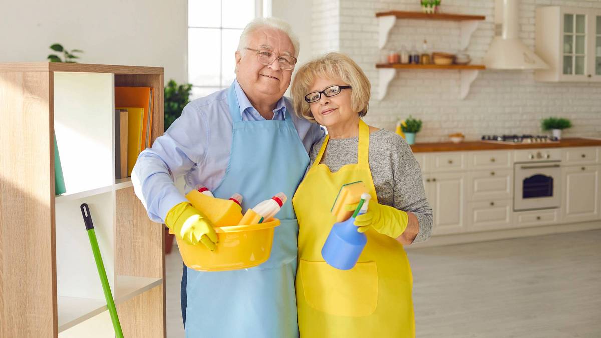 3 tipy našich babiček: Vyzkoušejte, jak oživit zvadlé květiny, vyčistit kočičí toaletu a jedna rada od dědečka