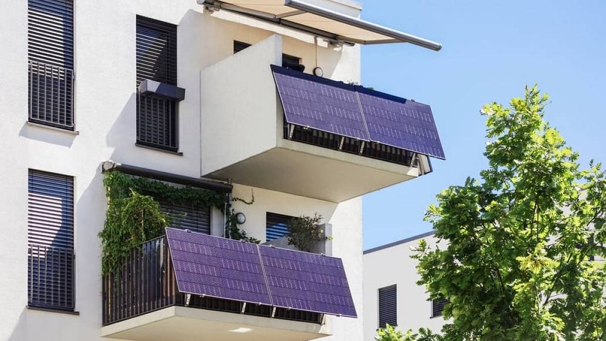 Vyplatí se nainstalovat v Česku na balkon solární panely. Výpočtem byli překvapeni i samotní odborníci