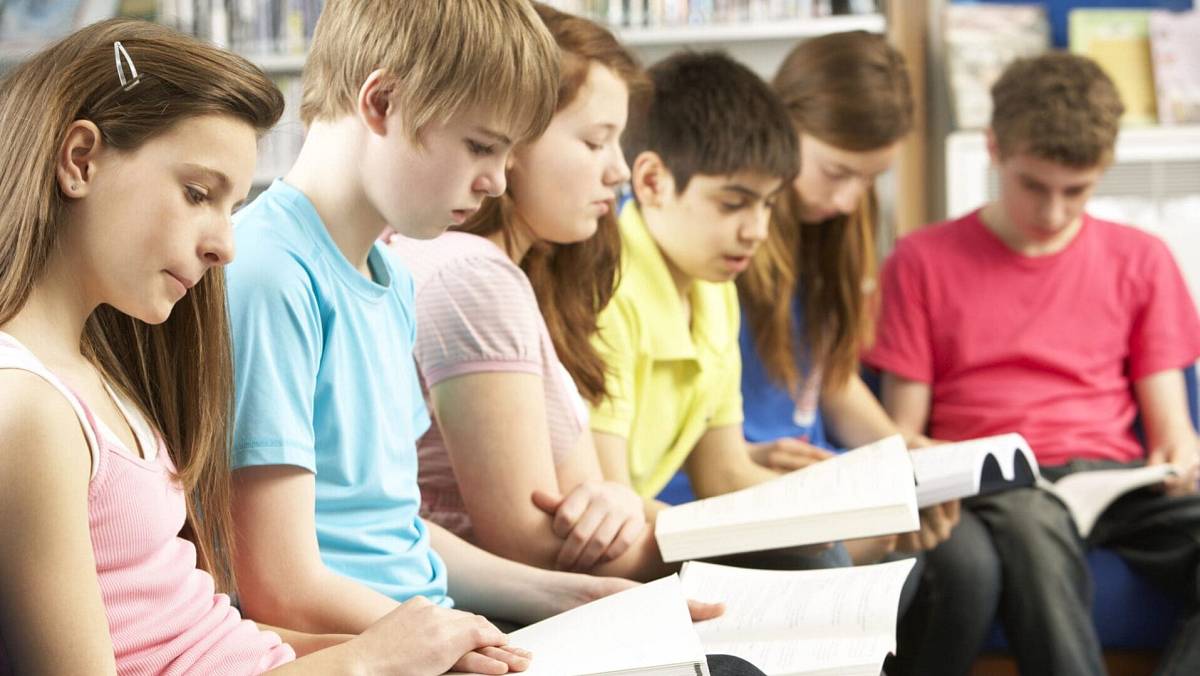 KVÍZ: Zvládli byste školní literaturu ještě teď? Zvládněte 10/10 a uvěříme vám