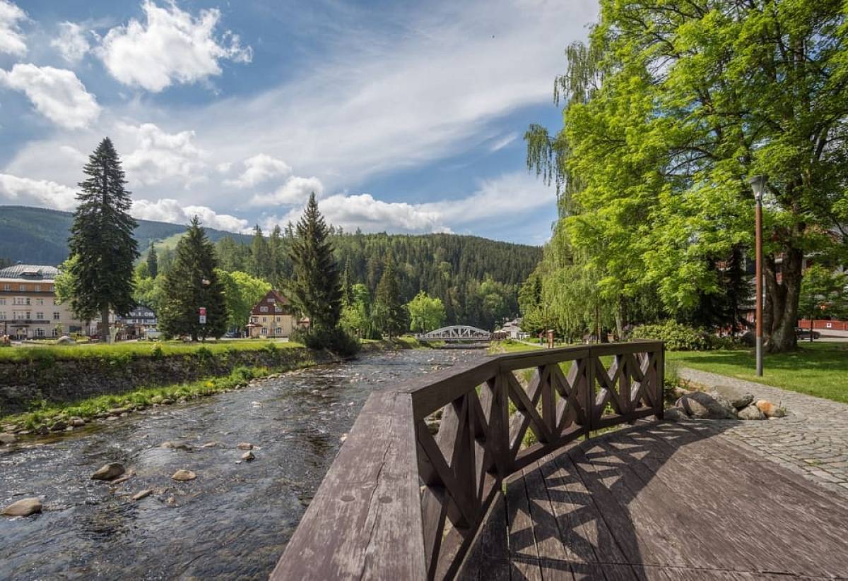Už nejen Karlovy Vary. Rusové obsadili další legendární lokalitu Česka
