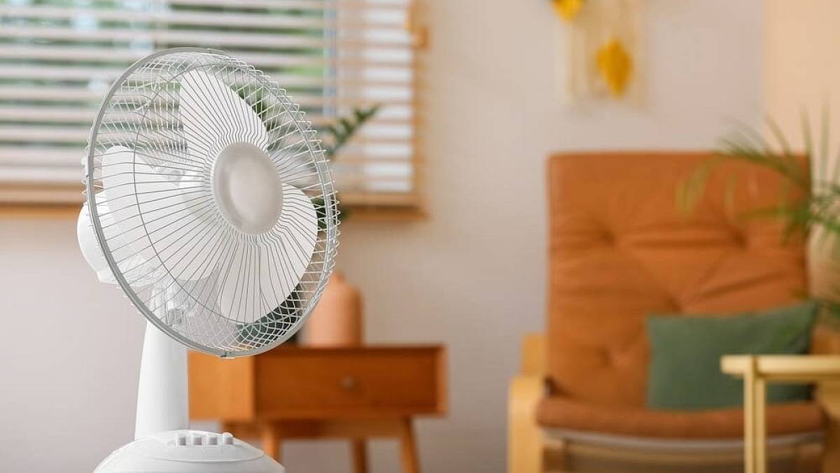 Kam v bytě postavit ventilátor. Nejefektivnější je zdánlivě nelogické místo. Účinek se rapidně zvýší