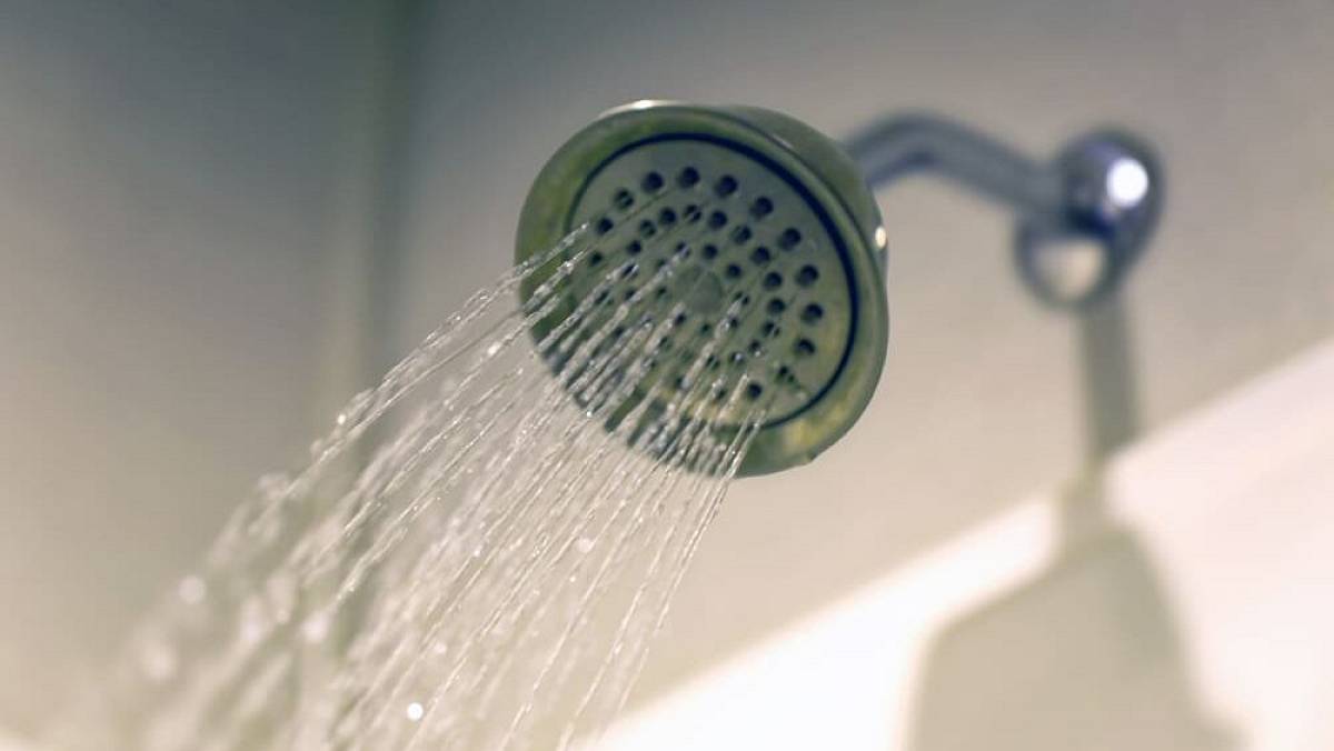 Ráno, nebo večer? Odborník prozradil nejlepší dobu na sprchování