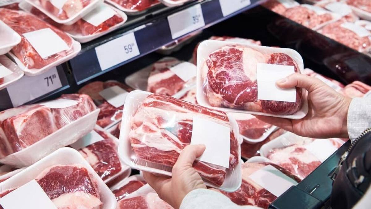 Co se děje v supermarketech s prošlým masem? Tohle je dobré vědět