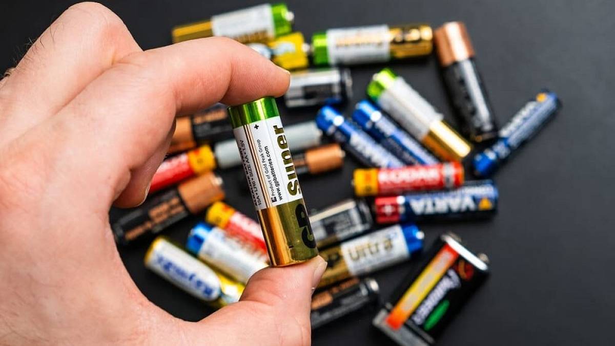 Proč se baterie jmenují AA a AAA: jaký je mezi nimi rozdíl. 90 % Čechů to vůbec netuší a škodí si