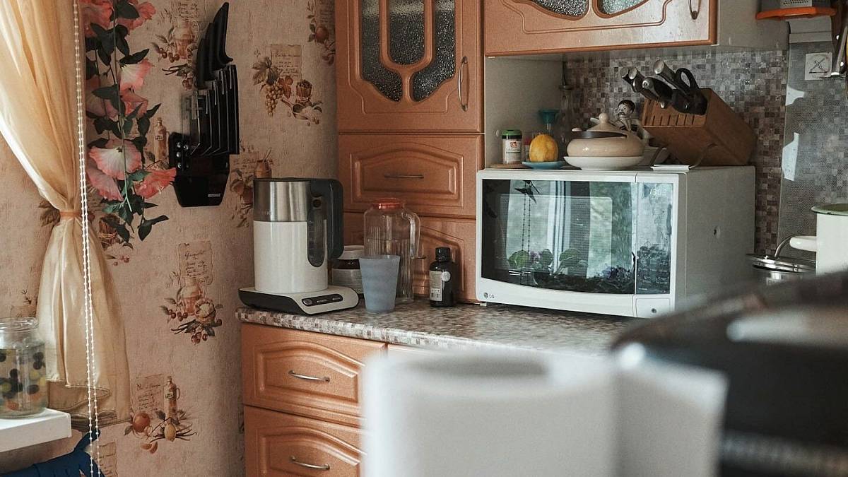 Mikrovlnka končí. Tento přístroj neničí jídlo a ušetří vám spoustu peněz. Dovolit si ho může každý