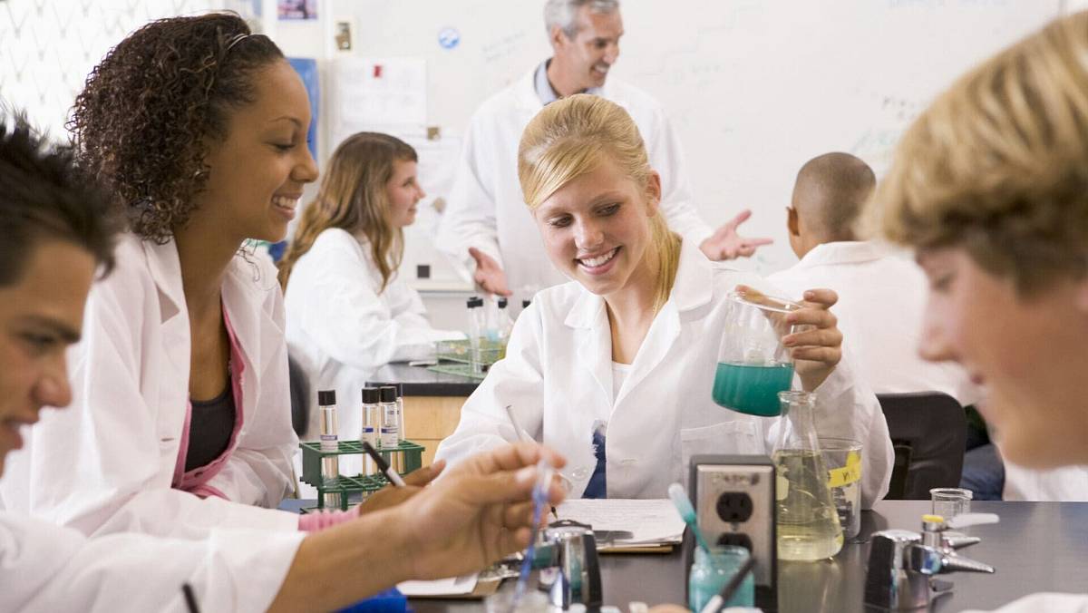 KVÍZ: Školní chemie - Tyto otázky kdysi rozhodovaly o vysvědčení