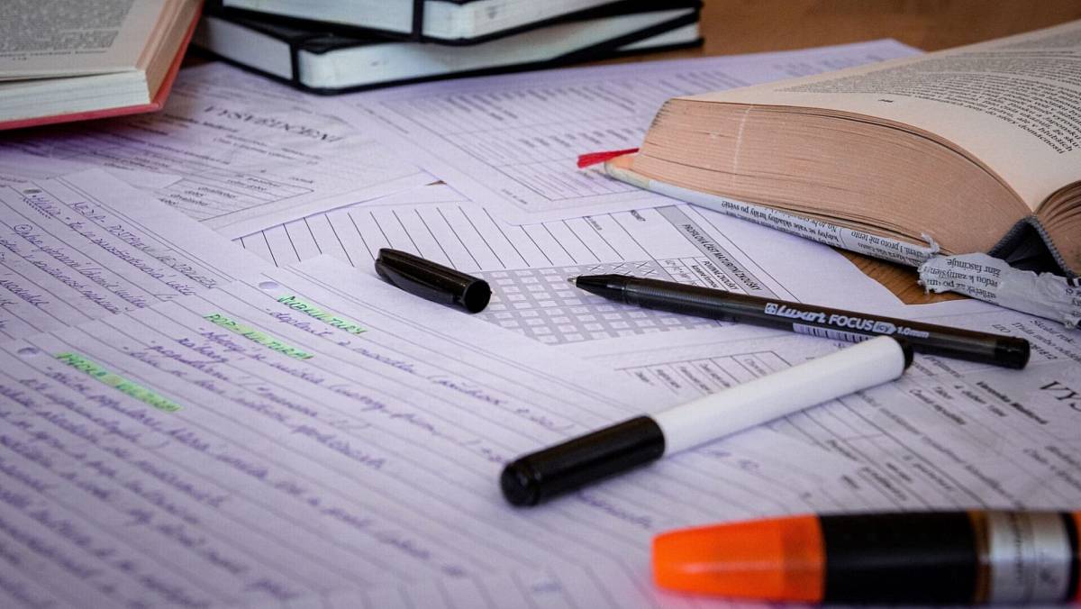 KVÍZ: Čas maturit je tady! Otestujte se, zda byste zvládli část z češtiny a literatury