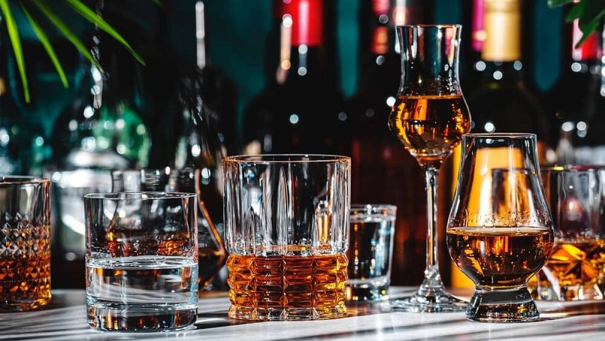 Čím se nesmí zajídat vodka: Většina Čechů dělá právě toto