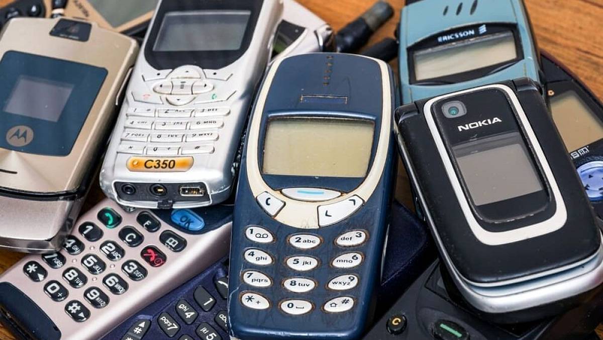 Kdo najde doma tenhle starý mobil, dostane od sběratelů 50 000 Kč minimálně