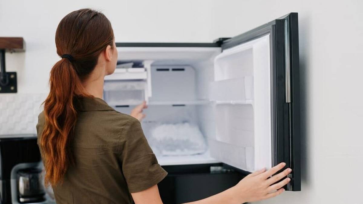 Chytří lidé dávají do ledničky minci. Stačí jednu. Důvod je velmi praktický