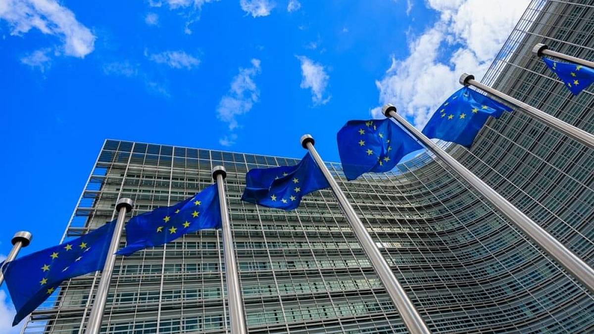 Z EU přichází nová regulace: Dotkne se oblečení, bot a kosmetiky