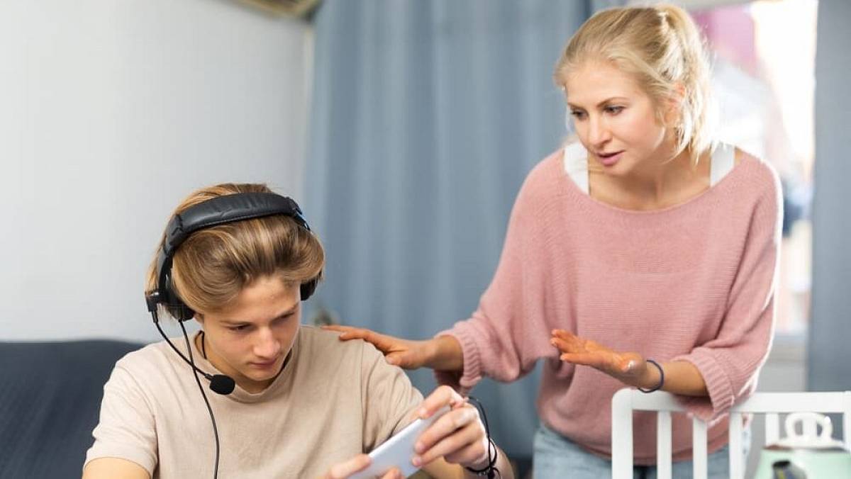 Děti bez úcty ke svým rodičům říkají na veřejnosti těchto 7 vět. Sedí to dokonale
