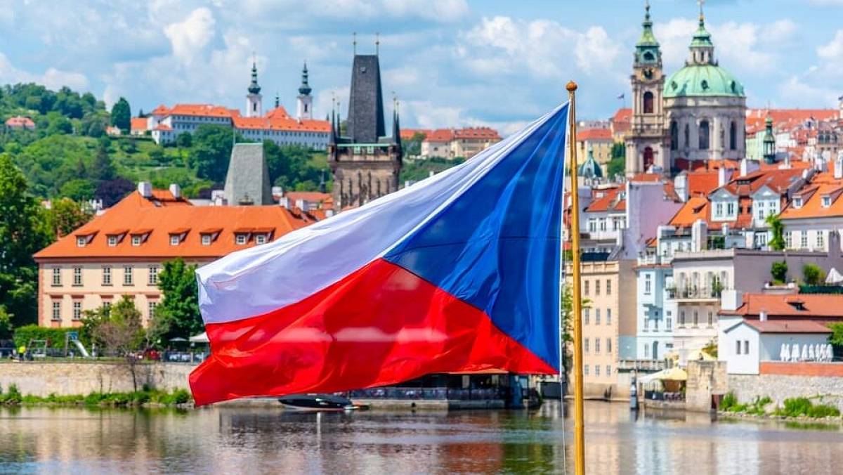 Česko se ocitlo nad propastí. Čeká nás stejná katastrofa jako Slováky?