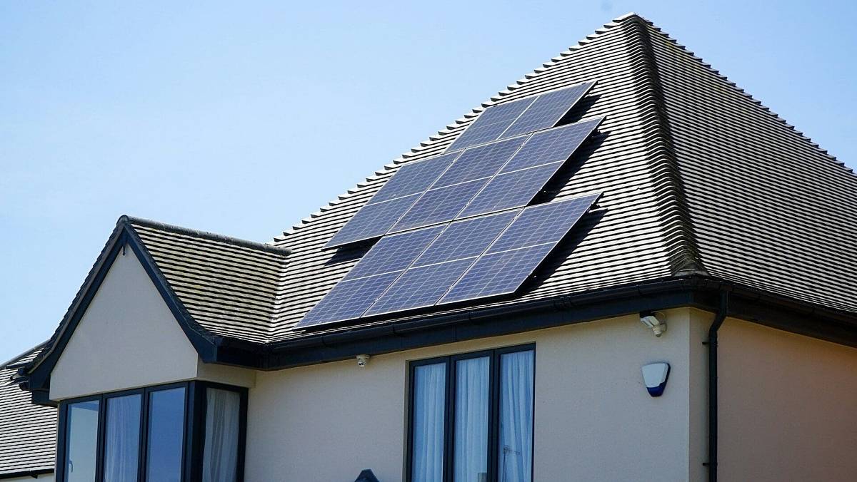 Evropa ustupuje od solárních panelů. Závažný problém se brzy dotkne i Česka