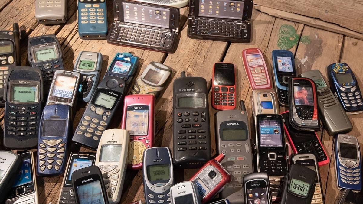 Těchto 10 starších typů mobilních telefonů má dnes pro sběratele cenu nad 20 000 Kč. Máte některý ještě doma?
