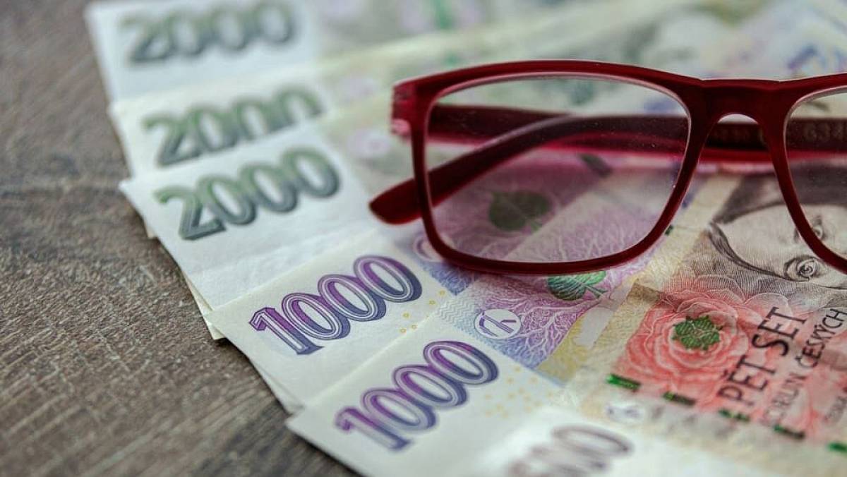 Odborníci spočítali: Toto je plat, který vás v Česku uvrhne pod hranici bídy