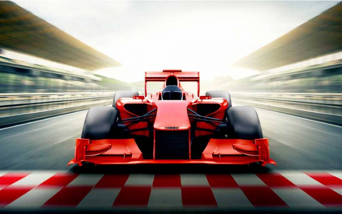 Rychlá auta, hlučné motory a machři za volantem: Formule 1 fascinuje nejen na trati, ale i na plátně