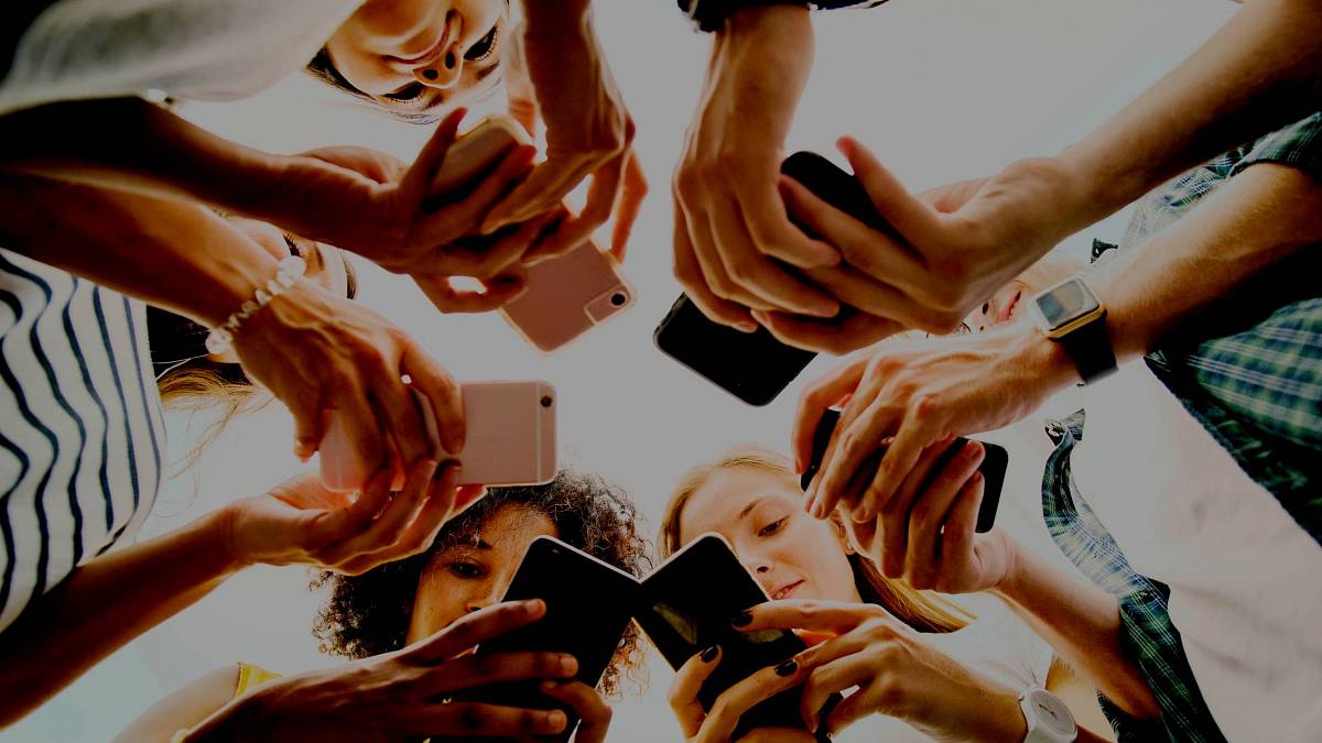 Znamení, která tráví nejvíce času na sociálních sítích a často mají nakročeno k závislosti Znamení, která tráví nejvíce času na sociálních sítích a často mají nakročeno k závislosti