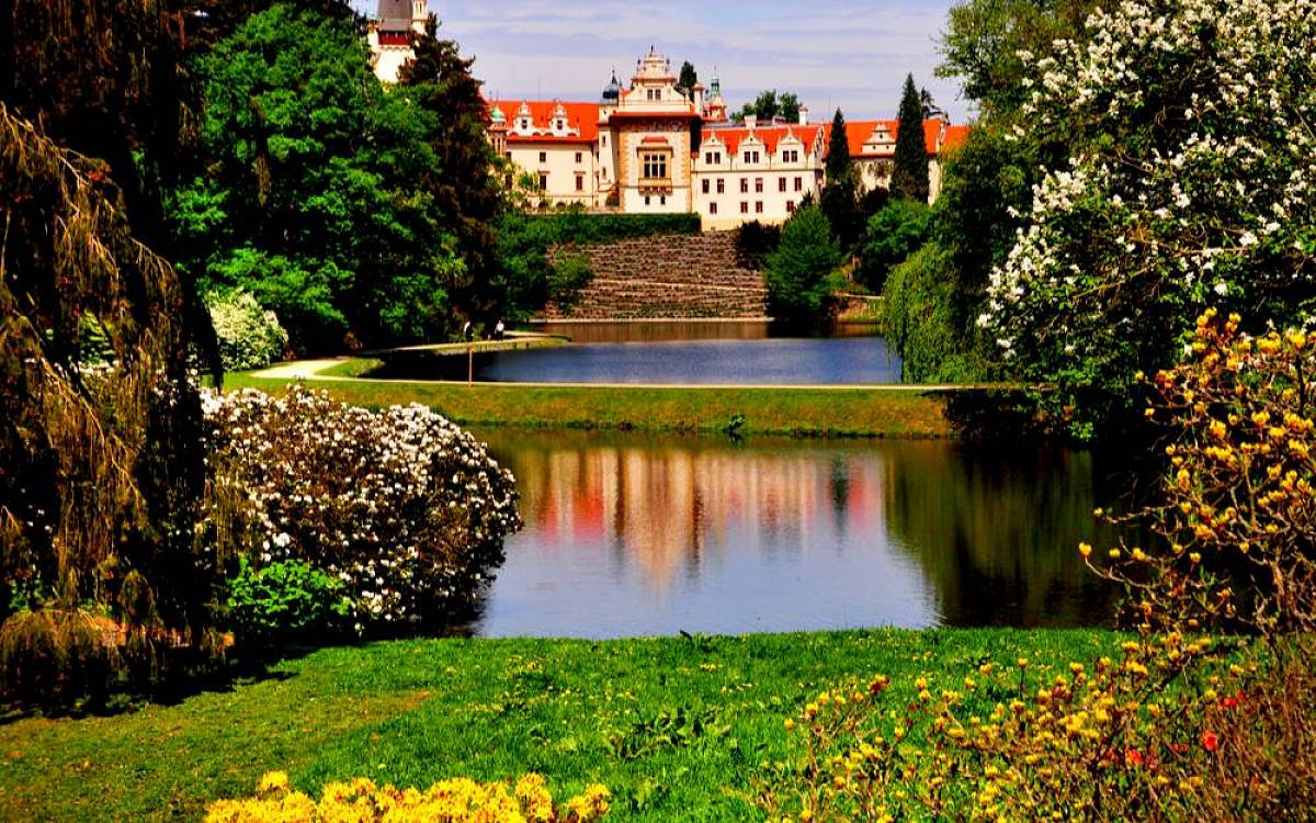 Průhonický park: zelený klenot nedaleko Prahy. Vydejte se po stopách hraběte Silva-Taroucy Průhonický park: zelený klenot nedaleko Prahy. Vydejte se po stopách hraběte Silva-Taroucy