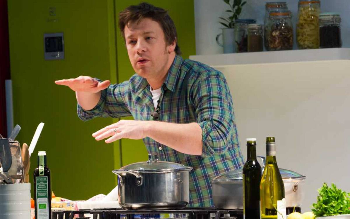 Jamie Oliver a jeho cesta od zvídavého dítěte nakukujícího pod pokličky až po majitele restaurací