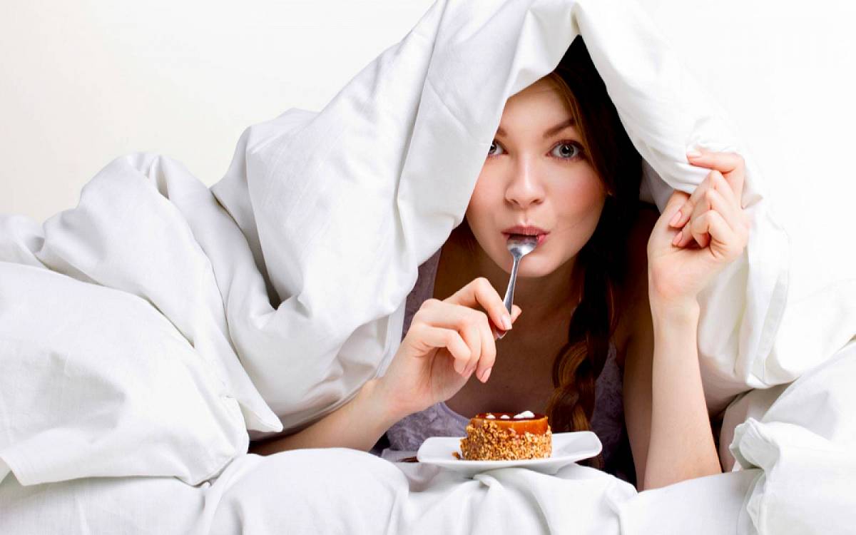 Jak může jídlo ovlivnit vaše sny: Po čem se vám bude příjemně spát a co způsobuje noční můry