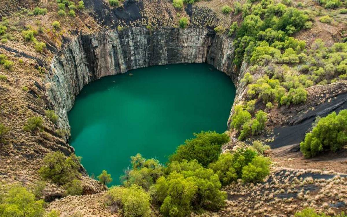 Big Hole: Největší jáma vyhloubená lidskýma rukama Big Hole: Největší jáma vyhloubená lidskýma rukama