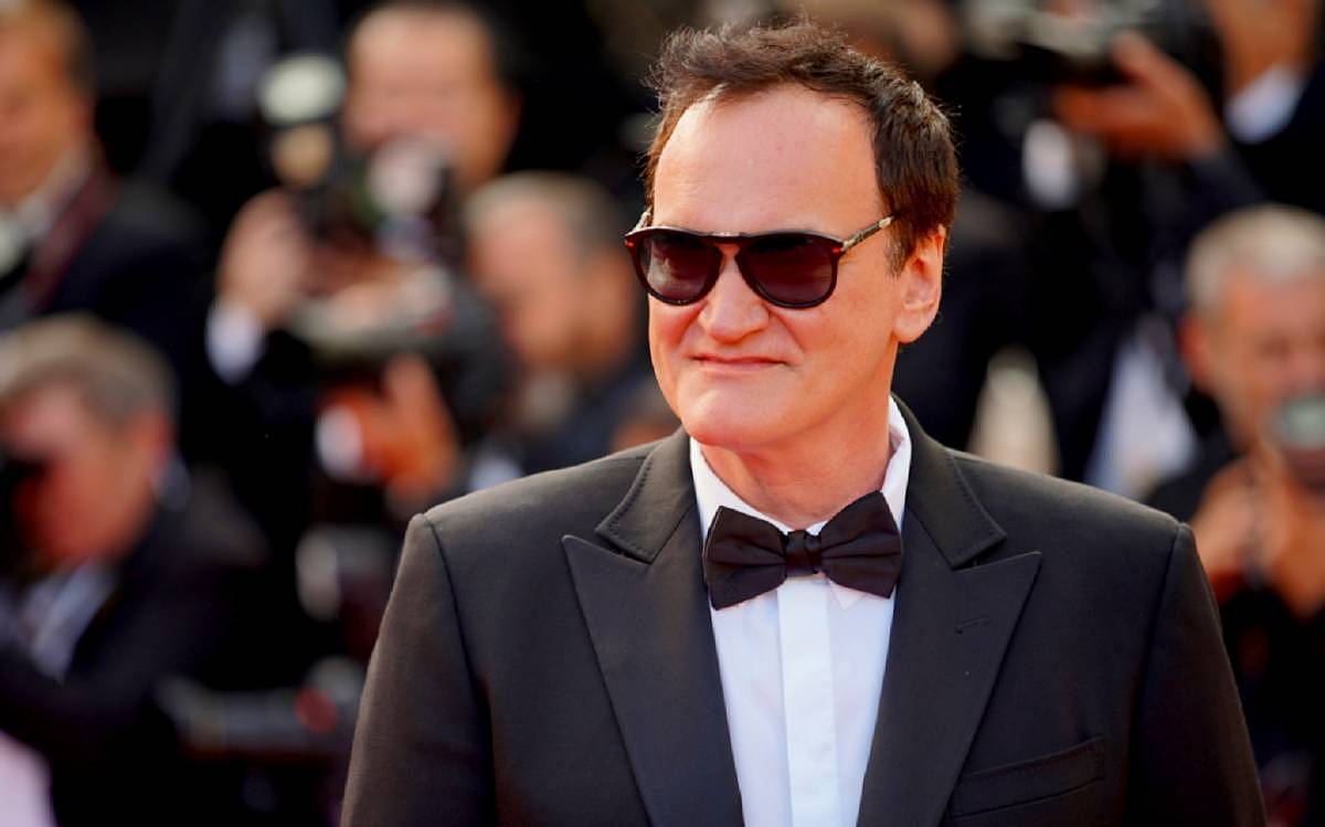 Filmový všeználek a geniální režisér Quentin Tarantino oslavil 58. narozeniny. Jeho kariéru odstartovala lež Filmový všeználek a geniální režisér Quentin Tarantino oslavil 58. narozeniny. Jeho kariéru odstartovala lež