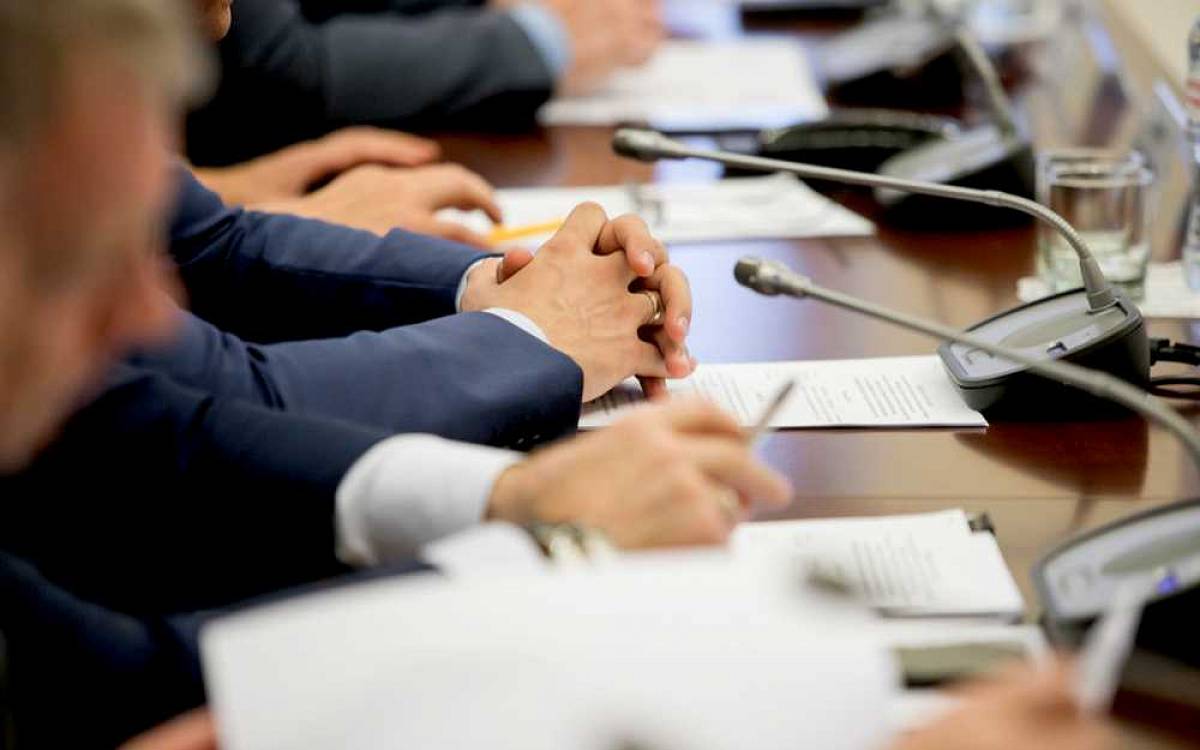 Kolik vydělávají naši politici v roce 2020 Kolik vydělávají naši politici v roce 2020