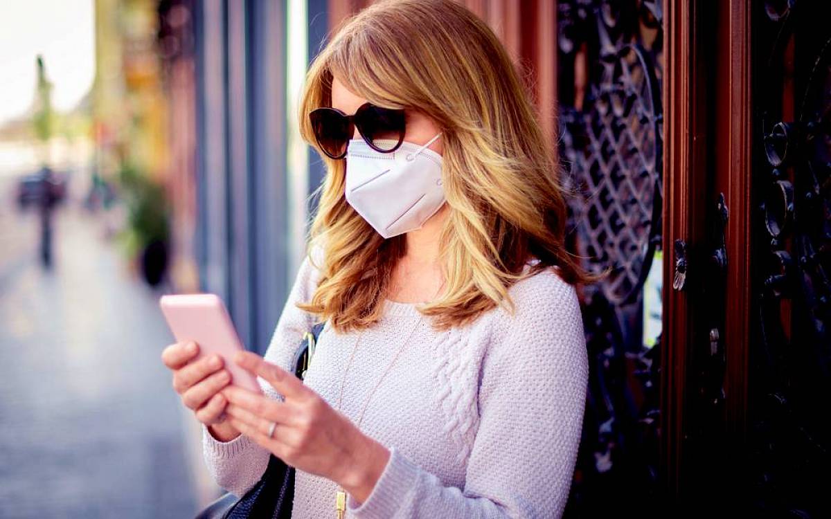 Látkové roušky jsou pasé, od úterý s respirátorem nebo dvěma chirurgickými rouškami na sobě Látkové roušky jsou pasé, od úterý s respirátorem nebo dvěma chirurgickými rouškami na sobě