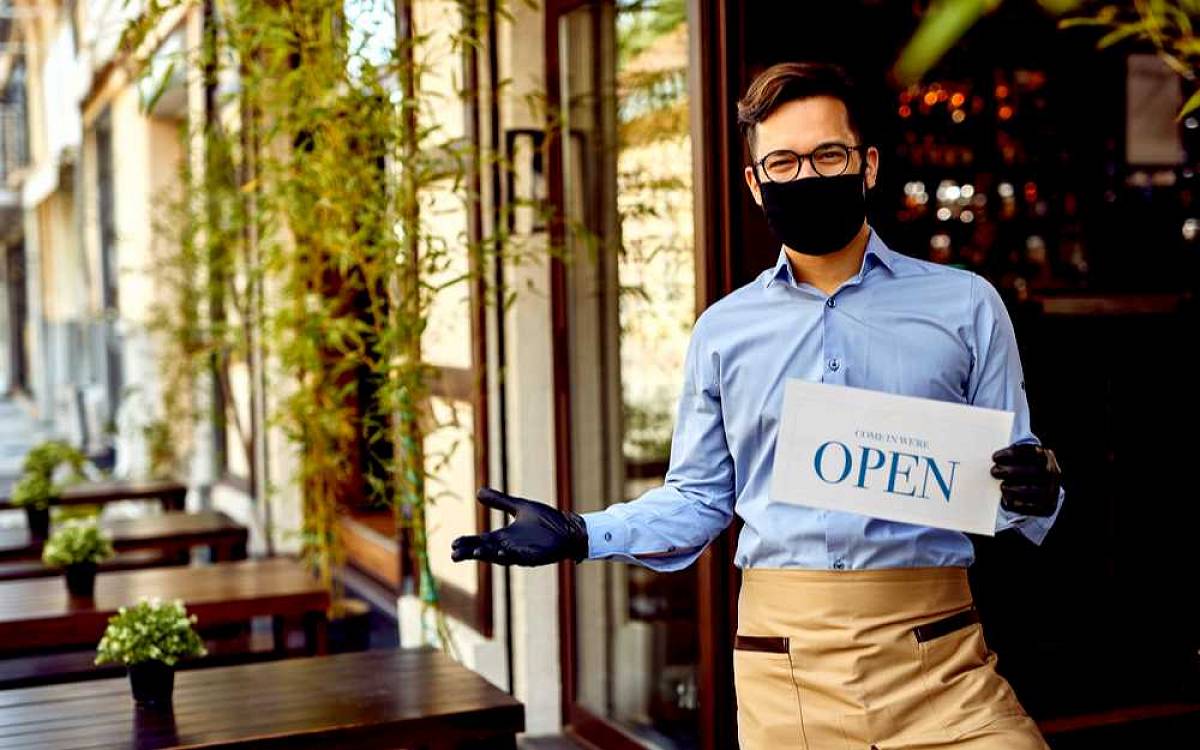 Co všechno se od čtvrtka mění. Můžeme do obchodů, do restaurací i na svařák Co všechno se od čtvrtka mění. Můžeme do obchodů, do restaurací i na svařák