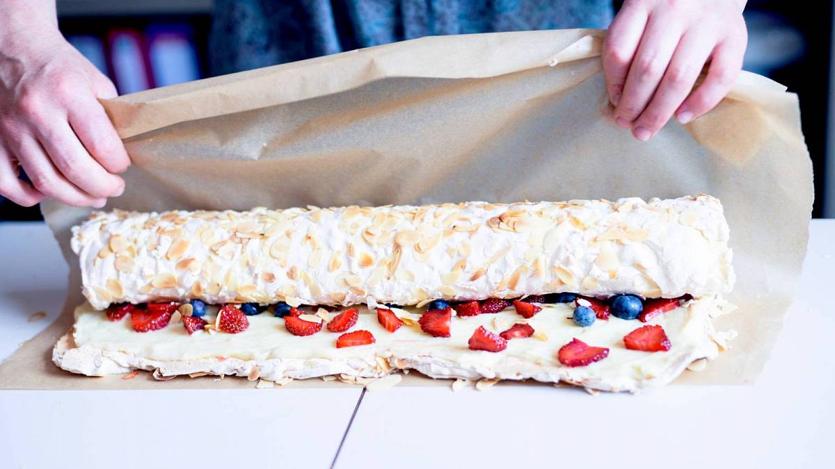 Pavlova roláda jako update oblíbeného dezertu Pavlova roláda jako update oblíbeného dezertu