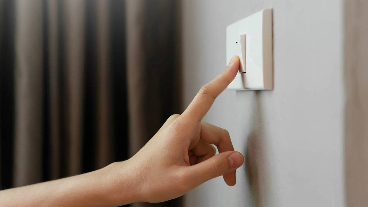 Několik zaručených rad na úsporu energie v rodinném domě: Uspořádejte si doma čas od času „hodinu země“