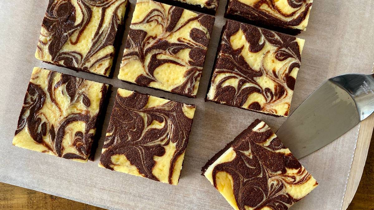 Velmi snadná a velmi chutná bábovka na plech Velmi snadná a velmi chutná bábovka na plech